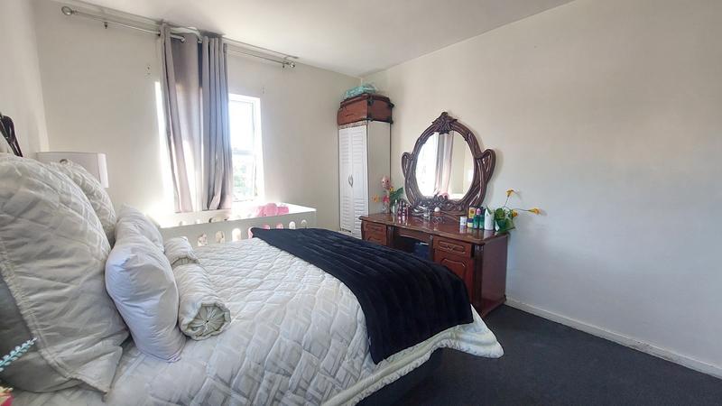 2 Bedroom Property for Sale in Oakglen Western Cape